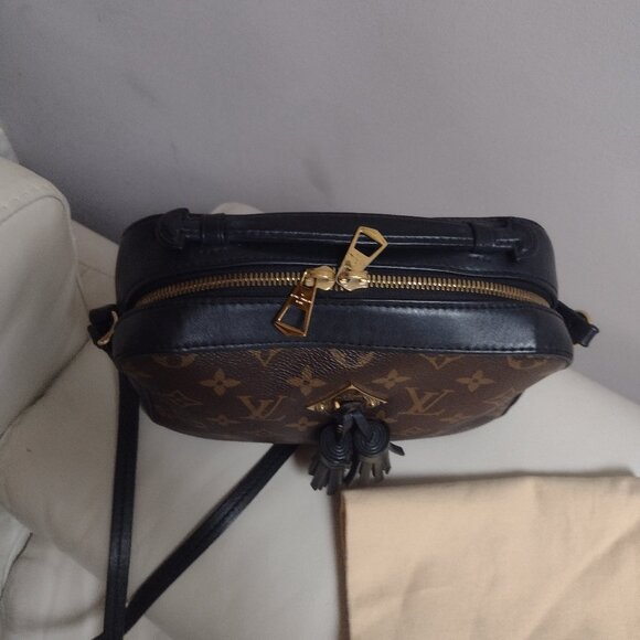 Beautiful and Rare Louis Vuitton Saintonge Noir Camera bag✨ - Picture 13 of 16